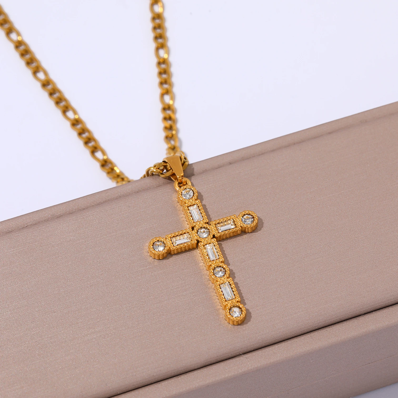 Chic Cross Pendant Necklace in 316L Stainless Steel – 18K Gold PVD Plated