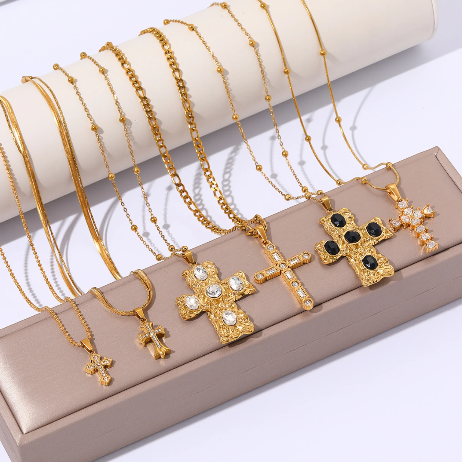 Chic Cross Pendant Necklace in 316L Stainless Steel – 18K Gold PVD Plated