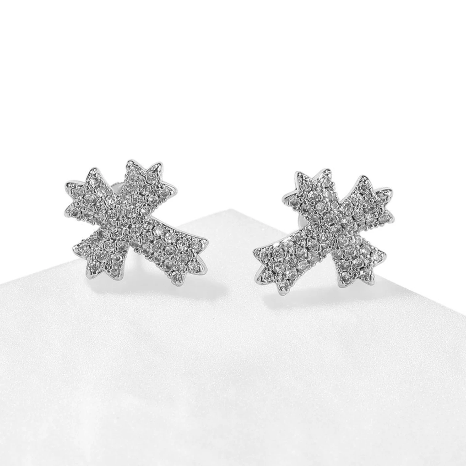 Exquisite Vintage Cross Stud Earrings – Luxury Fashion Jewelry