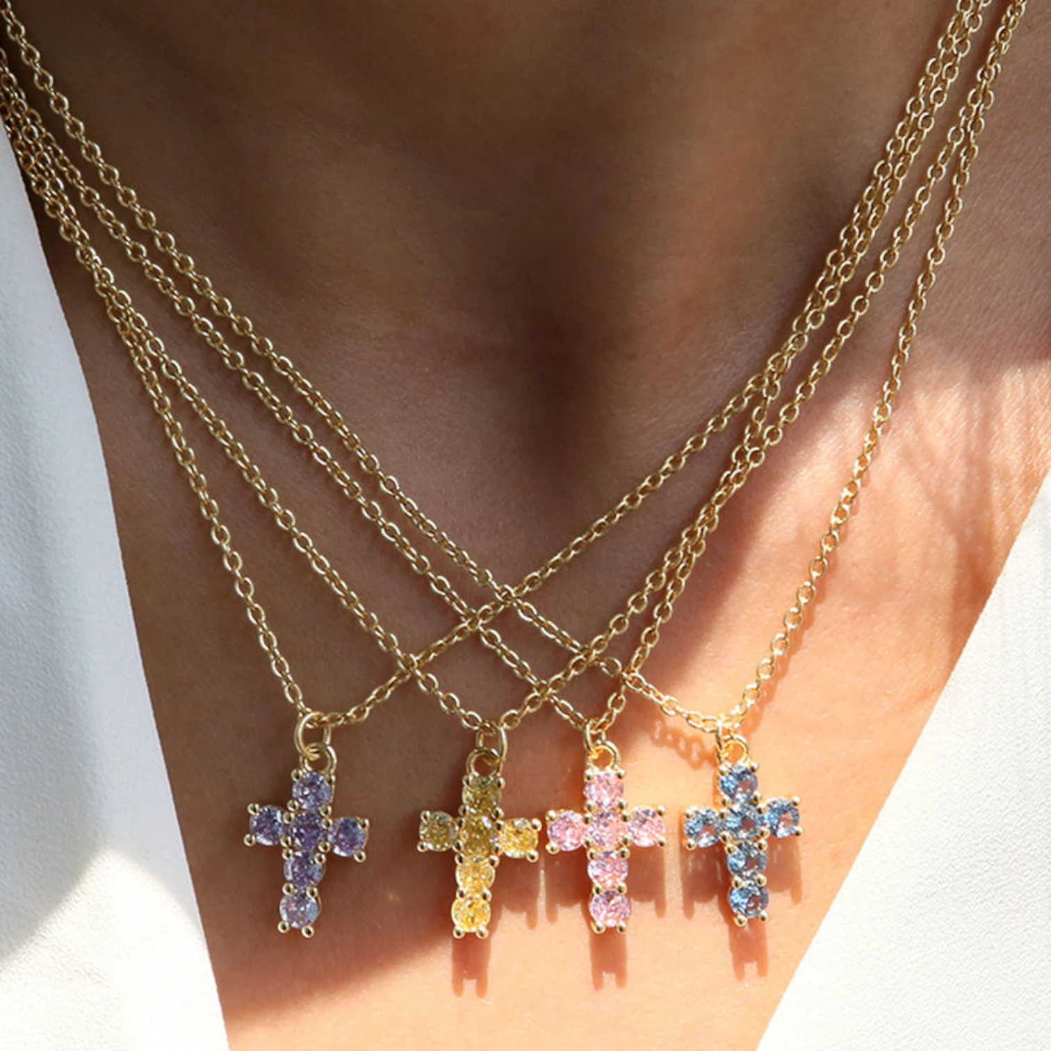 Good Luck Fashion Cross Pendant Necklace with Zircon