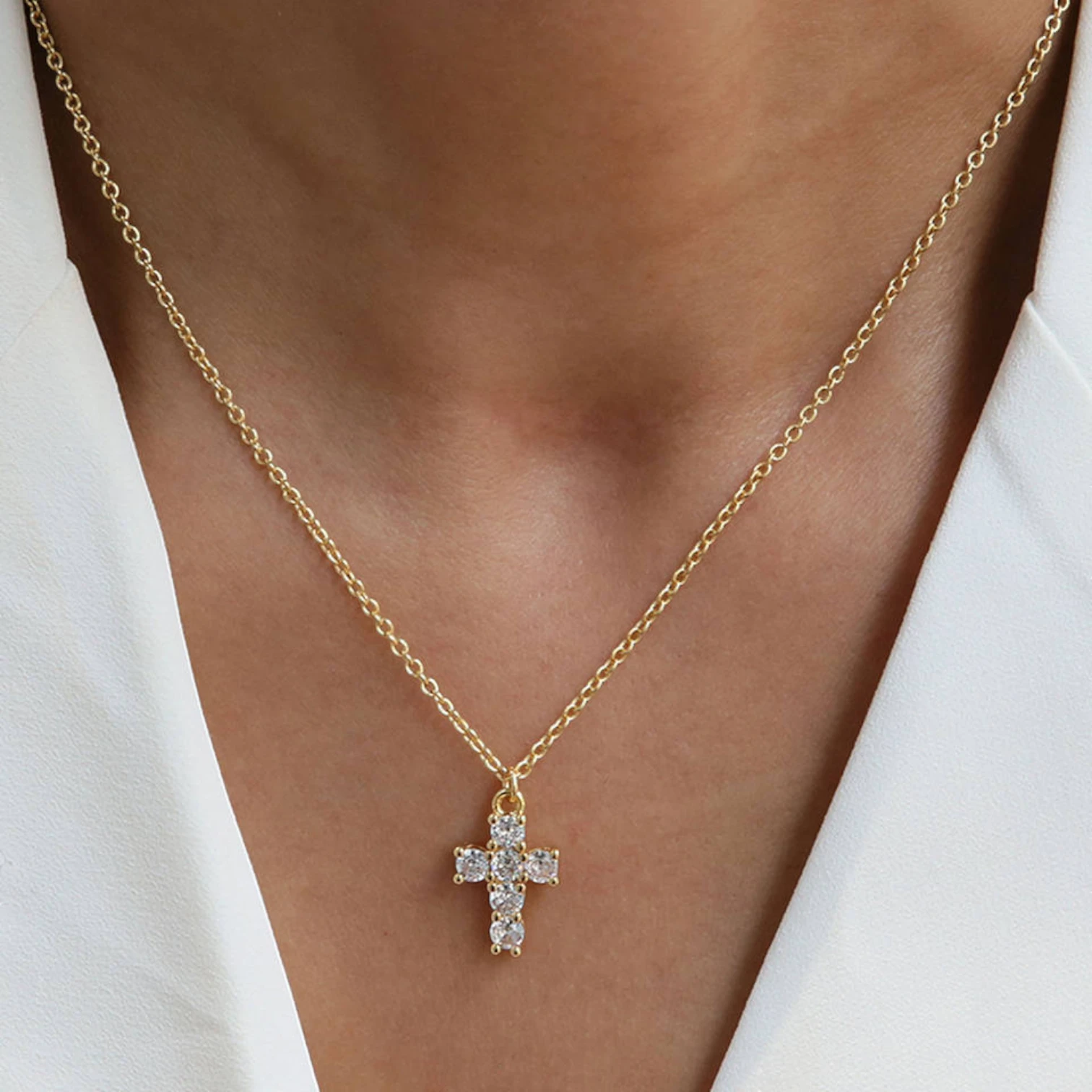 Good Luck Fashion Cross Pendant Necklace with Zircon