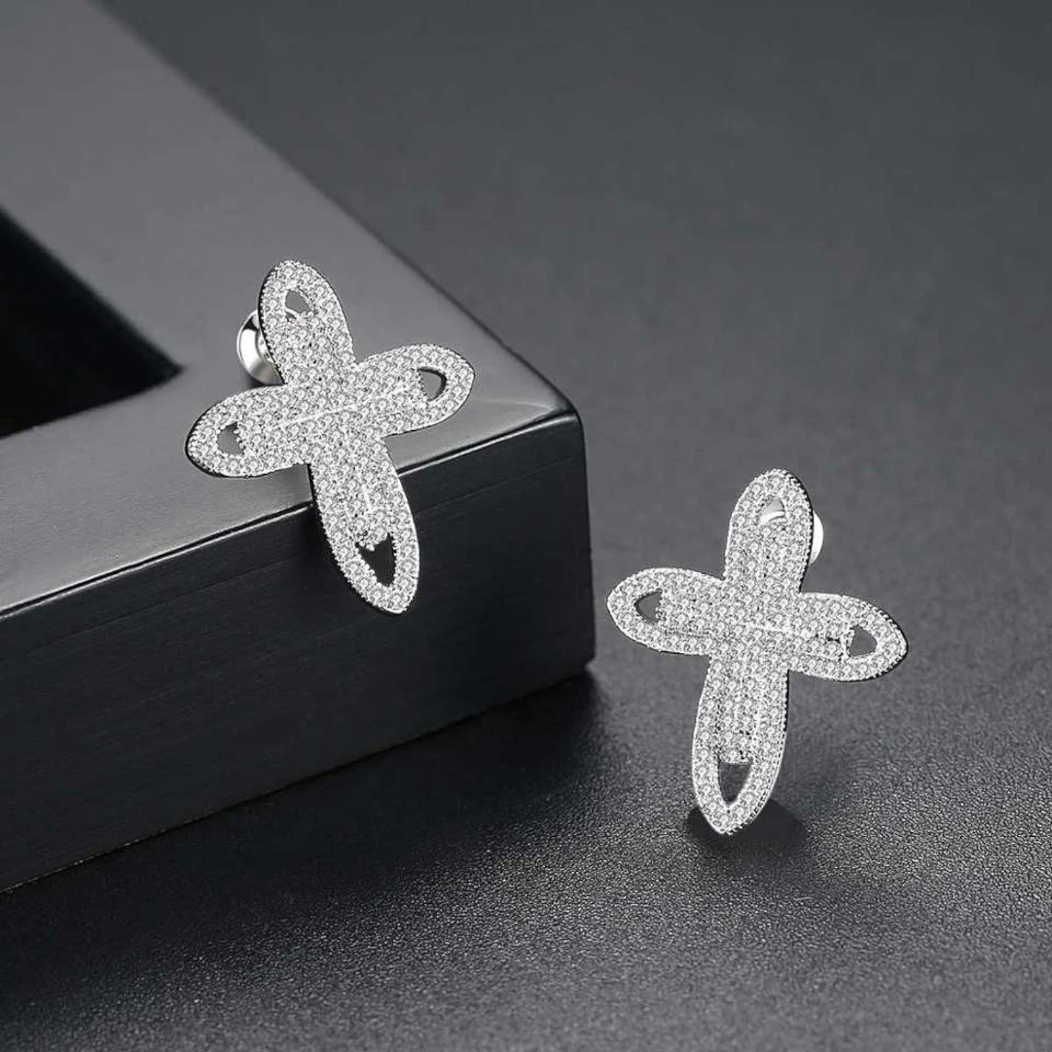 Luottemi Cross Stud Earrings with Tiny Zircon Elements