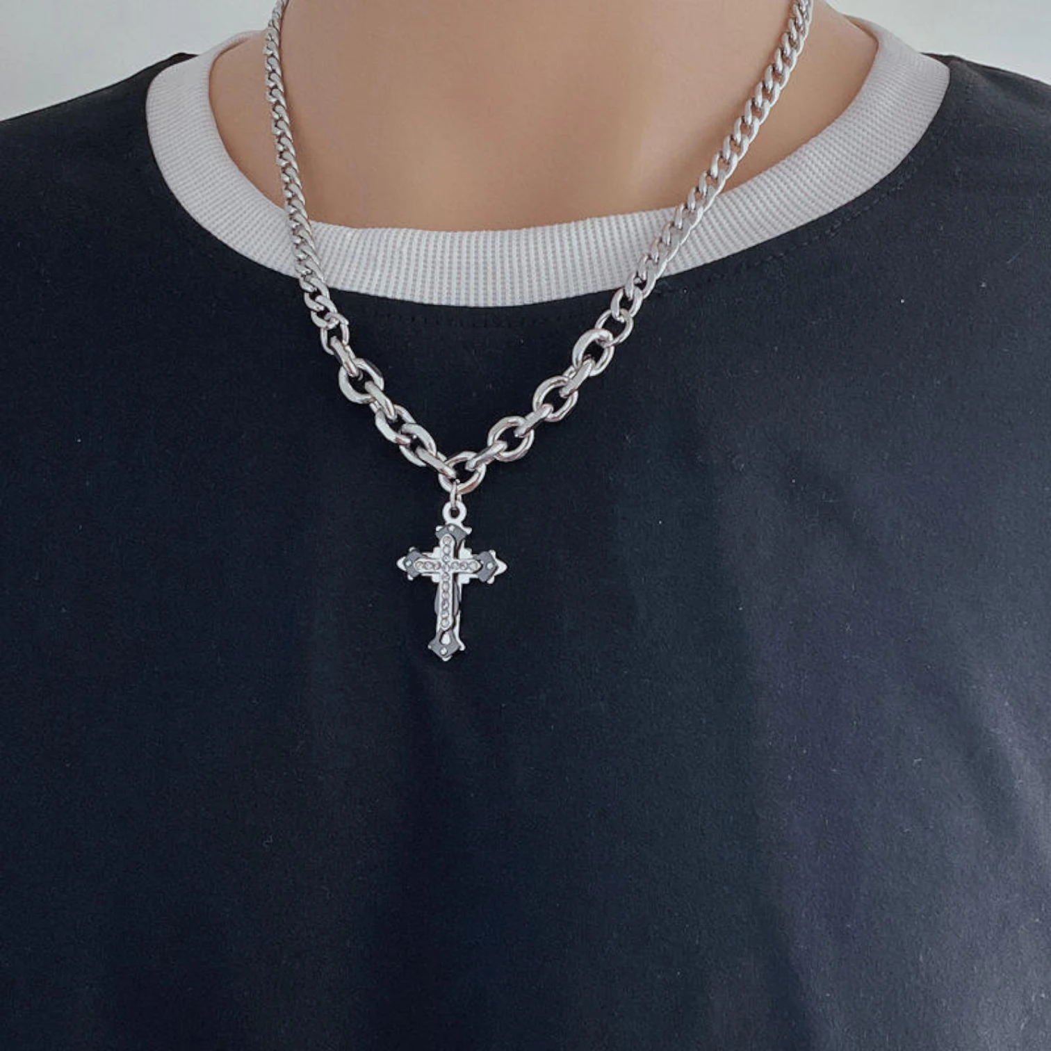 Luxury Titanium Steel Cross Clavicle Necklace – Hip Hop Men’s Jewelry