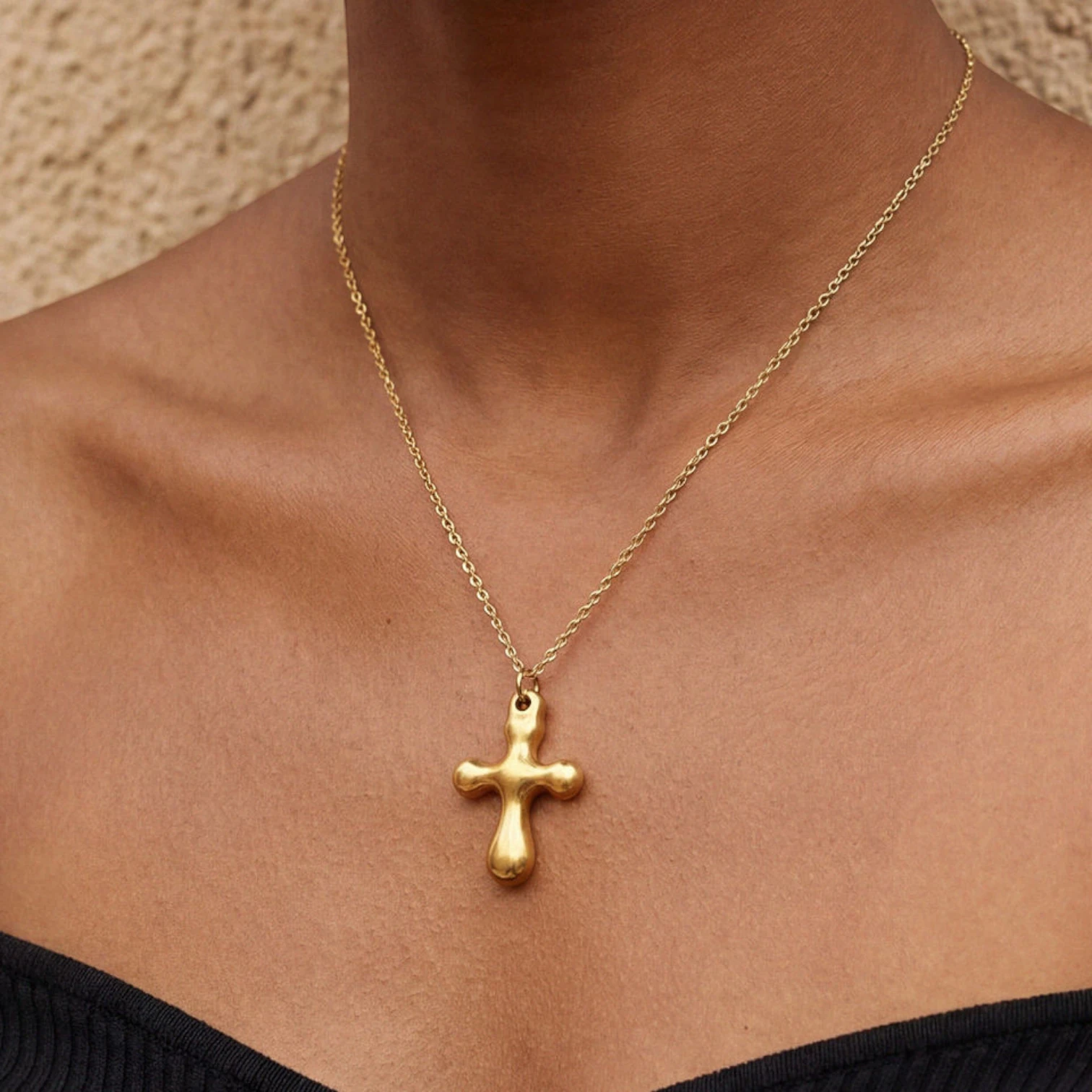 Minimalist Cross Pendant Necklace – 18K Gold Plated Stainless Steel