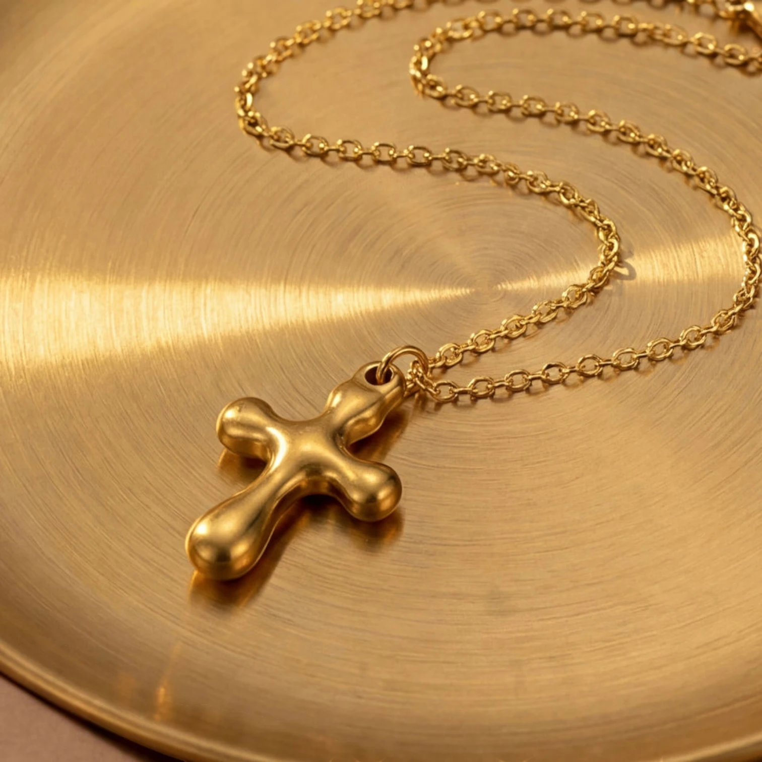 Minimalist Cross Pendant Necklace – 18K Gold Plated Stainless Steel